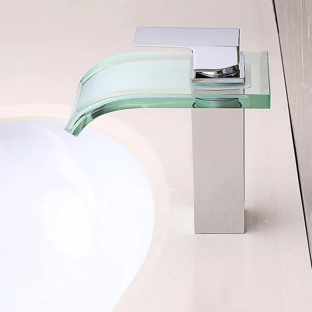 Badkamerkraan - Elegante Watervalontwerp voor Rustige Waterstroom