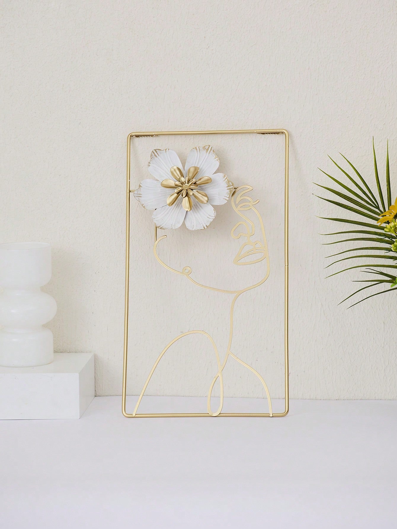 Hoogwaardige Vrouw & Bloem Wandhanger - Elegante Decoratie voor de Eetkamer