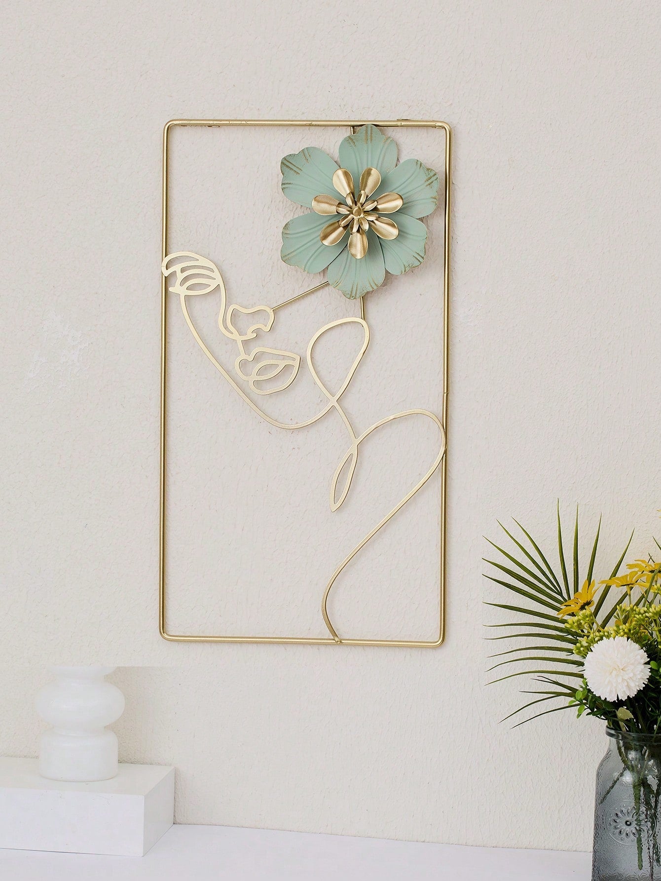 Hoogwaardige Vrouw & Bloem Wandhanger - Elegante Decoratie voor de Eetkamer