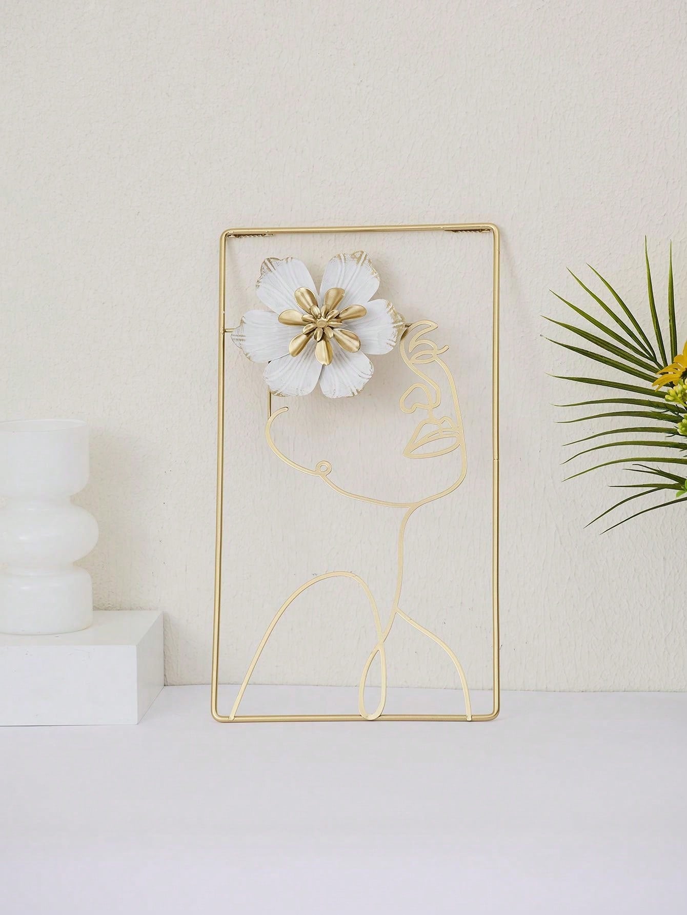 Hoogwaardige Vrouw & Bloem Wandhanger - Elegante Decoratie voor de Eetkamer