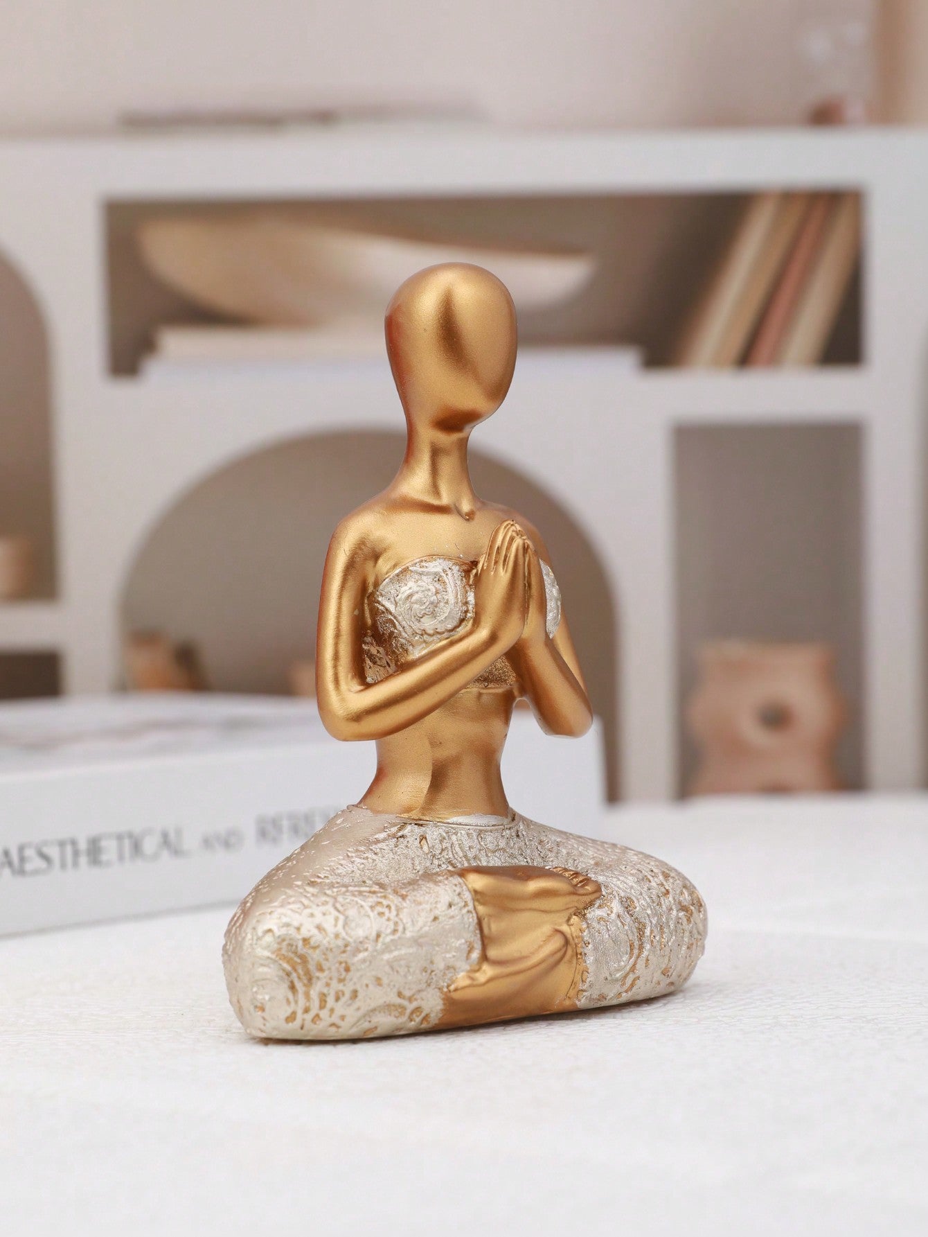 Serene Hars Yoga Meisje - Stijlvolle Decoratieve Figurine voor je Interieur