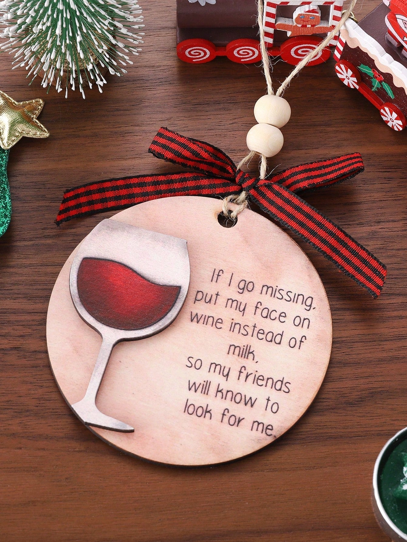 Grappige Wijnliefhebber Kerstversiering: 'If I Go Missing, Put My Face on Wine' - Perfecte Feestdecoratie