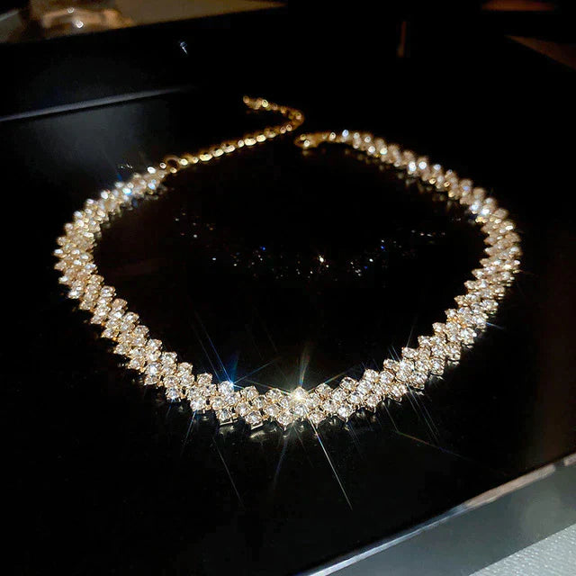 Fenna - Choker Ketting met Gouden Gala-Steentjes