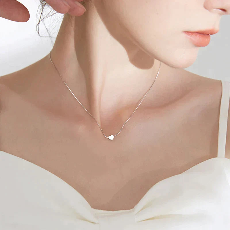Cleo - Minimalistische Gladde Hartketting met Elegante Stijl