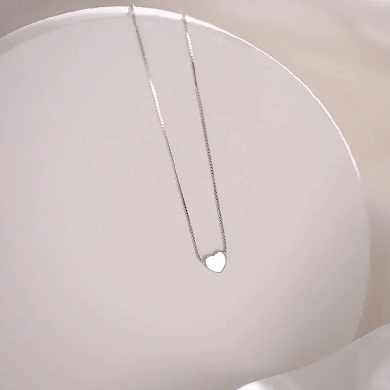 Cleo - Minimalistische Gladde Hartketting met Elegante Stijl