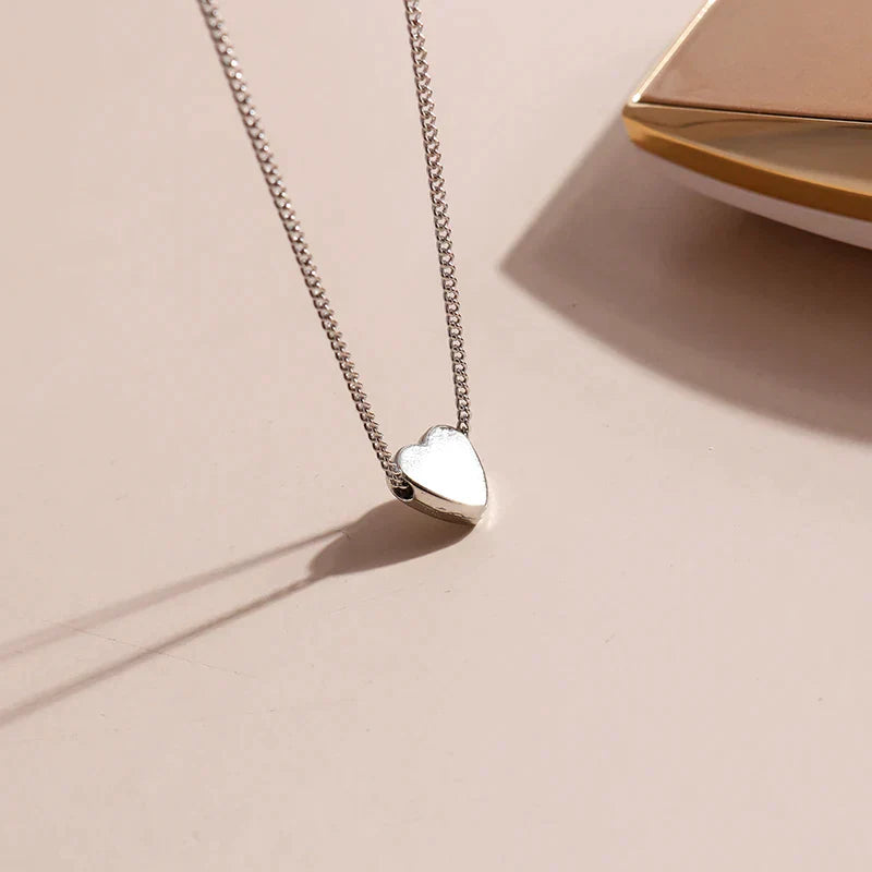 Cleo - Minimalistische Gladde Hartketting met Elegante Stijl