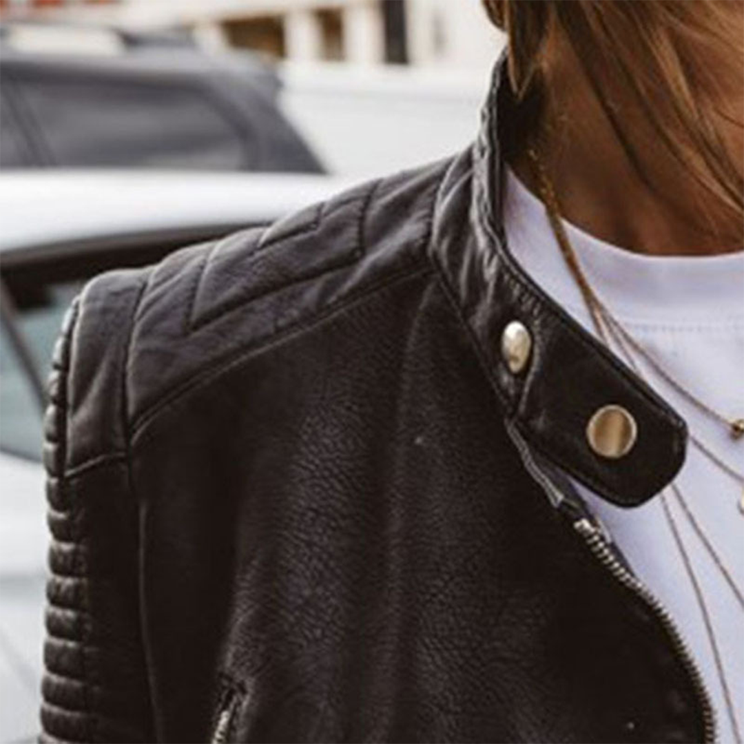 Avalon | Zwarte leren herfstjas van polyester voor dames met bikerkraag en nauwsluitende pasvorm