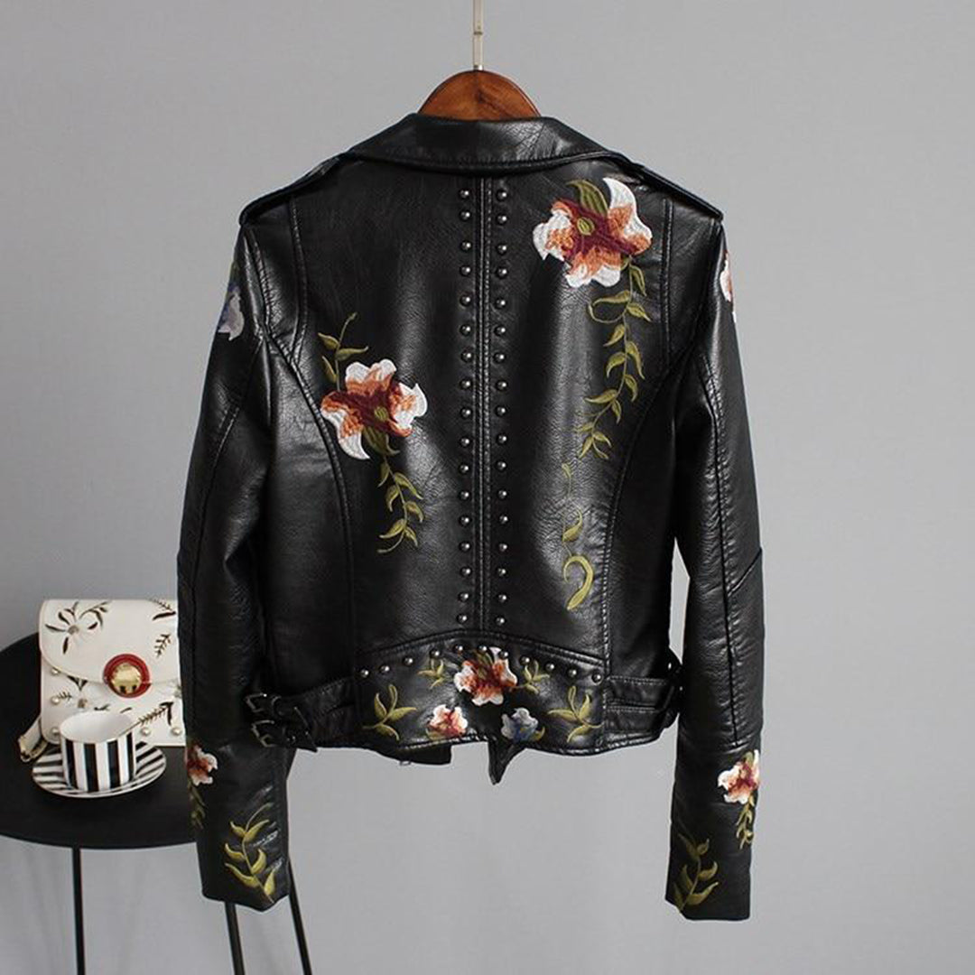 Céleste | Geborduurde leren herfstjas voor dames met studs, asymmetrische rits en vrouwelijke pasvorm