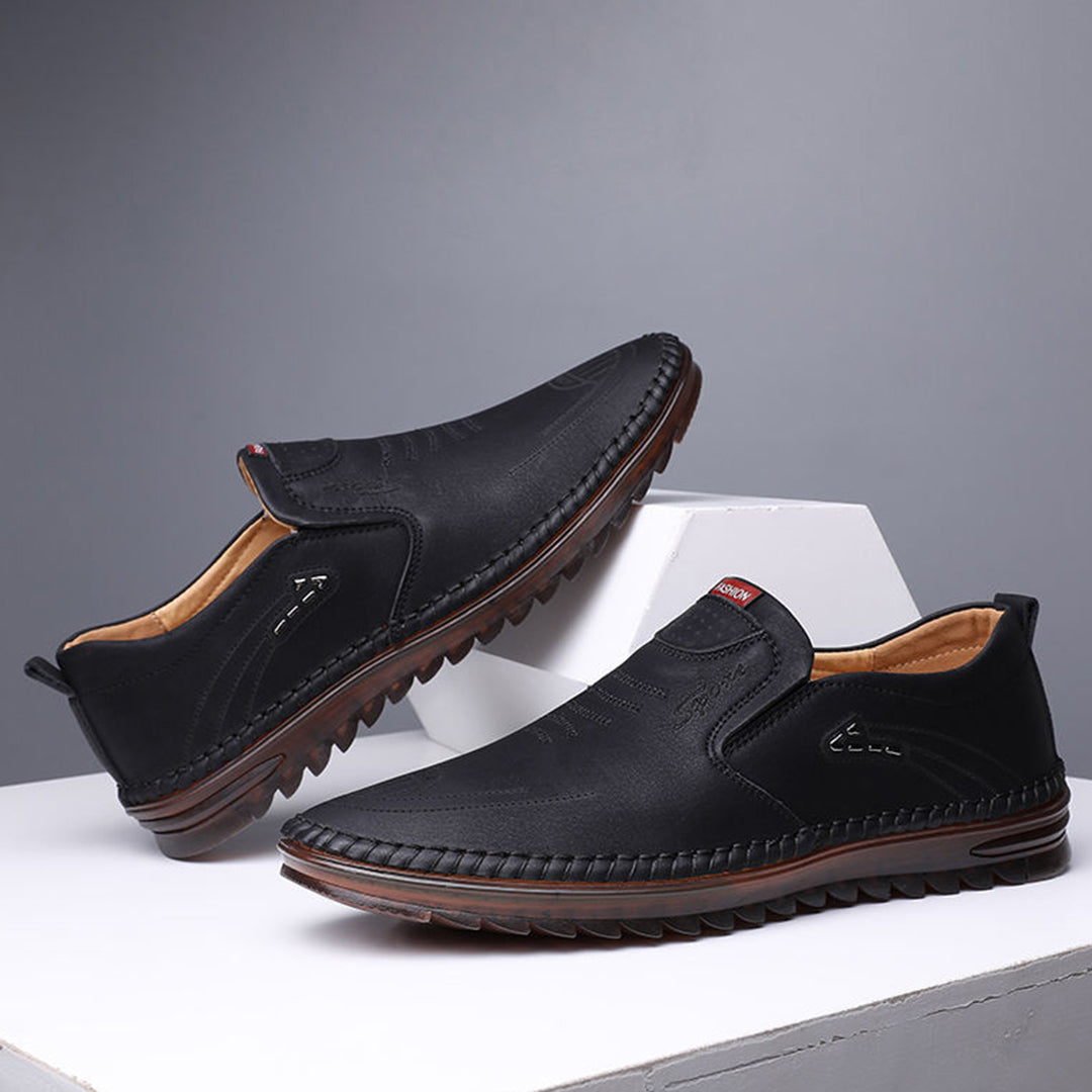 Sebastian | Zachte ademende PU loafers voor heren met handgestikte details