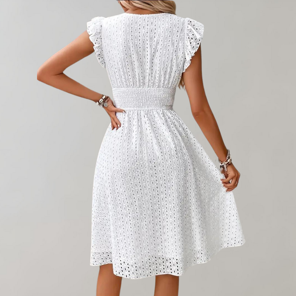 Witte midi zomerjurk met ruches, mouwloos en halflange snit