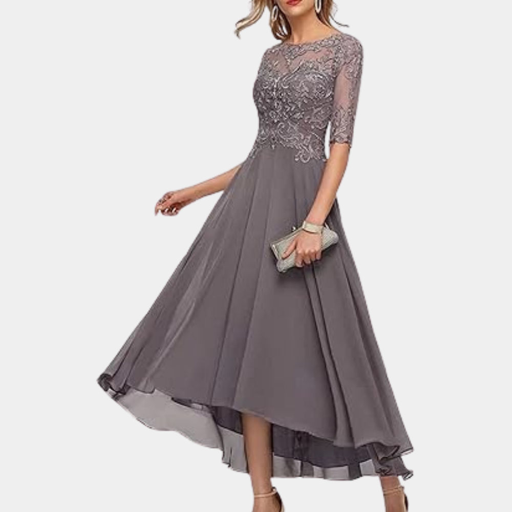 Elegante feestjurk met kanten details en flatterende pasvorm