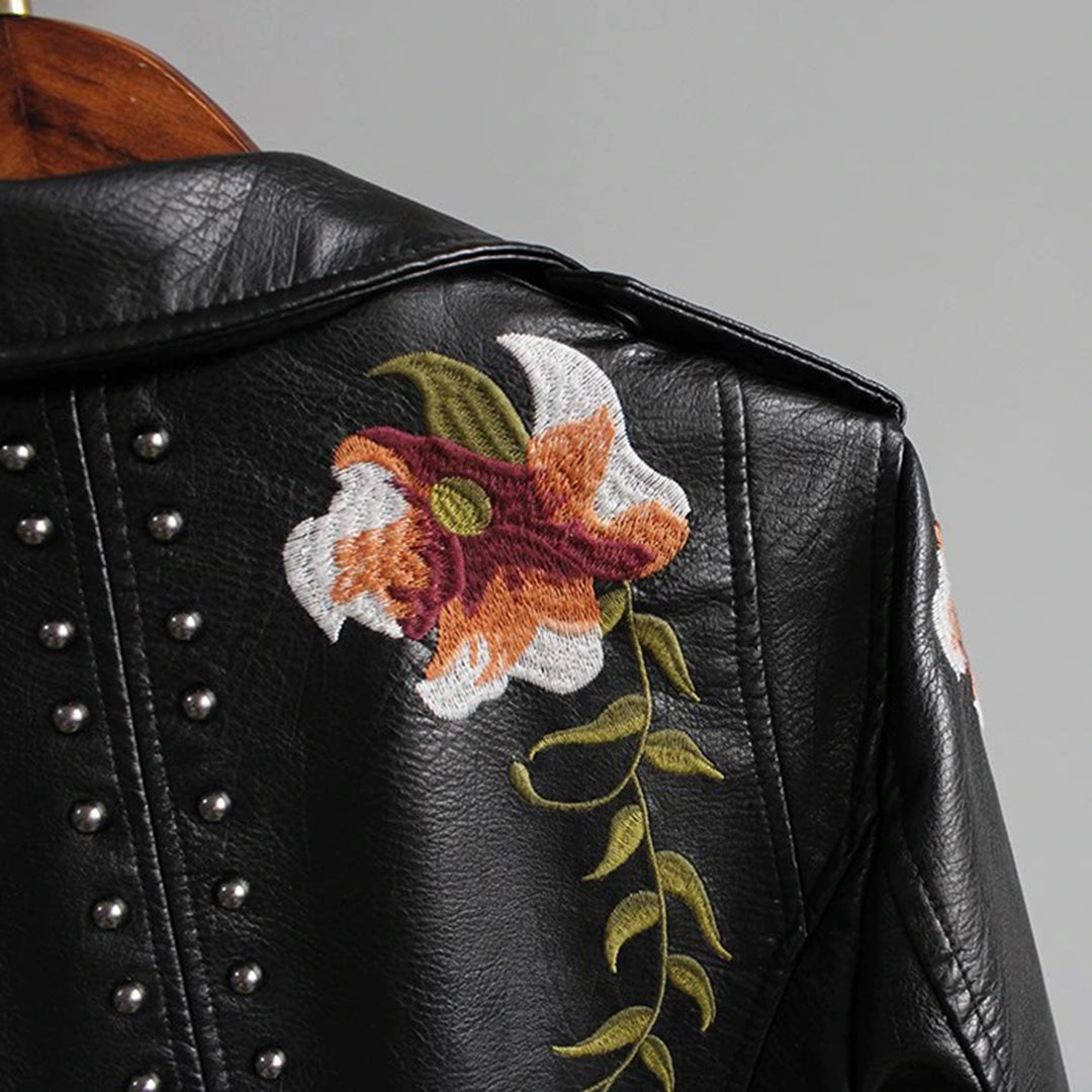 Céleste | Geborduurde leren herfstjas voor dames met studs, asymmetrische rits en vrouwelijke pasvorm