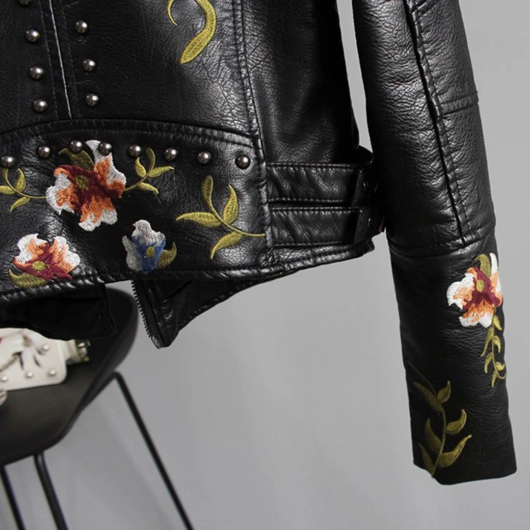 Céleste | Geborduurde leren herfstjas voor dames met studs, asymmetrische rits en vrouwelijke pasvorm