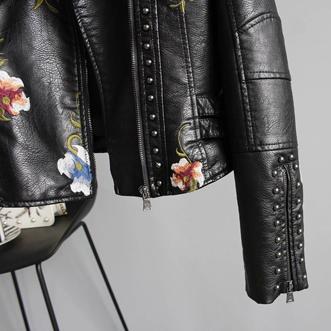 Céleste | Geborduurde leren herfstjas voor dames met studs, asymmetrische rits en vrouwelijke pasvorm