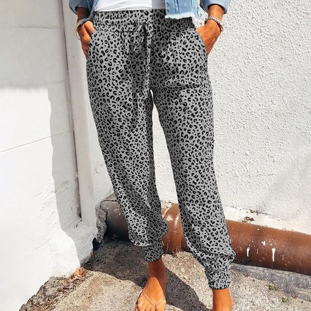 Dames vrijetijdsbroek – Comfort en stijl met een opvallende touch