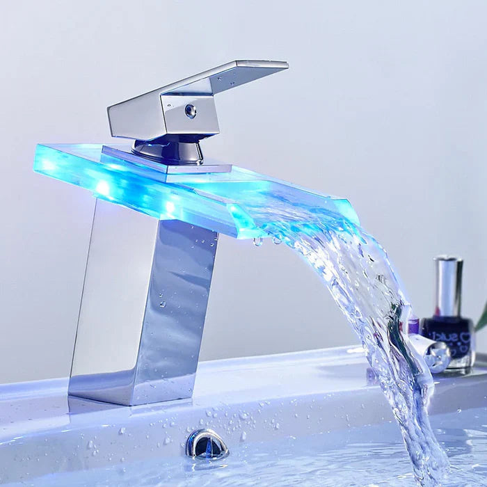 Watervalkraan - Slimme Temperatuurindicator en Elegante Waterstroom