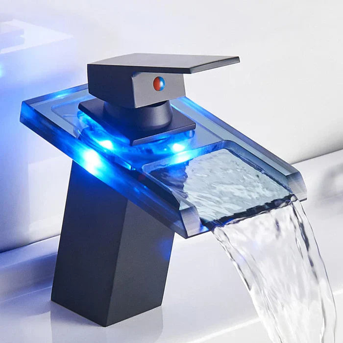 Watervalkraan - Slimme Temperatuurindicator en Elegante Waterstroom