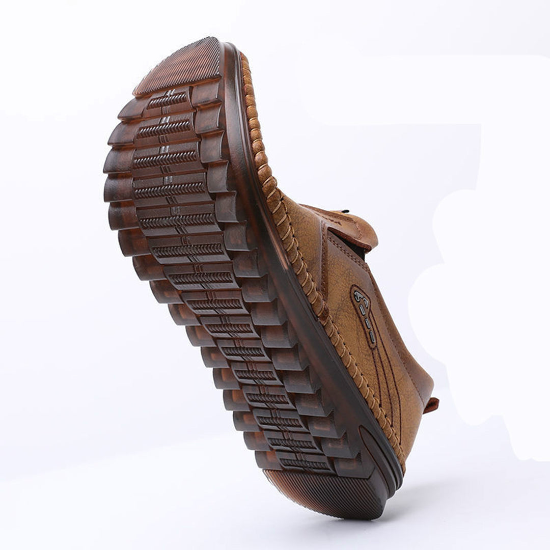 Sebastian | Zachte ademende PU loafers voor heren met handgestikte details