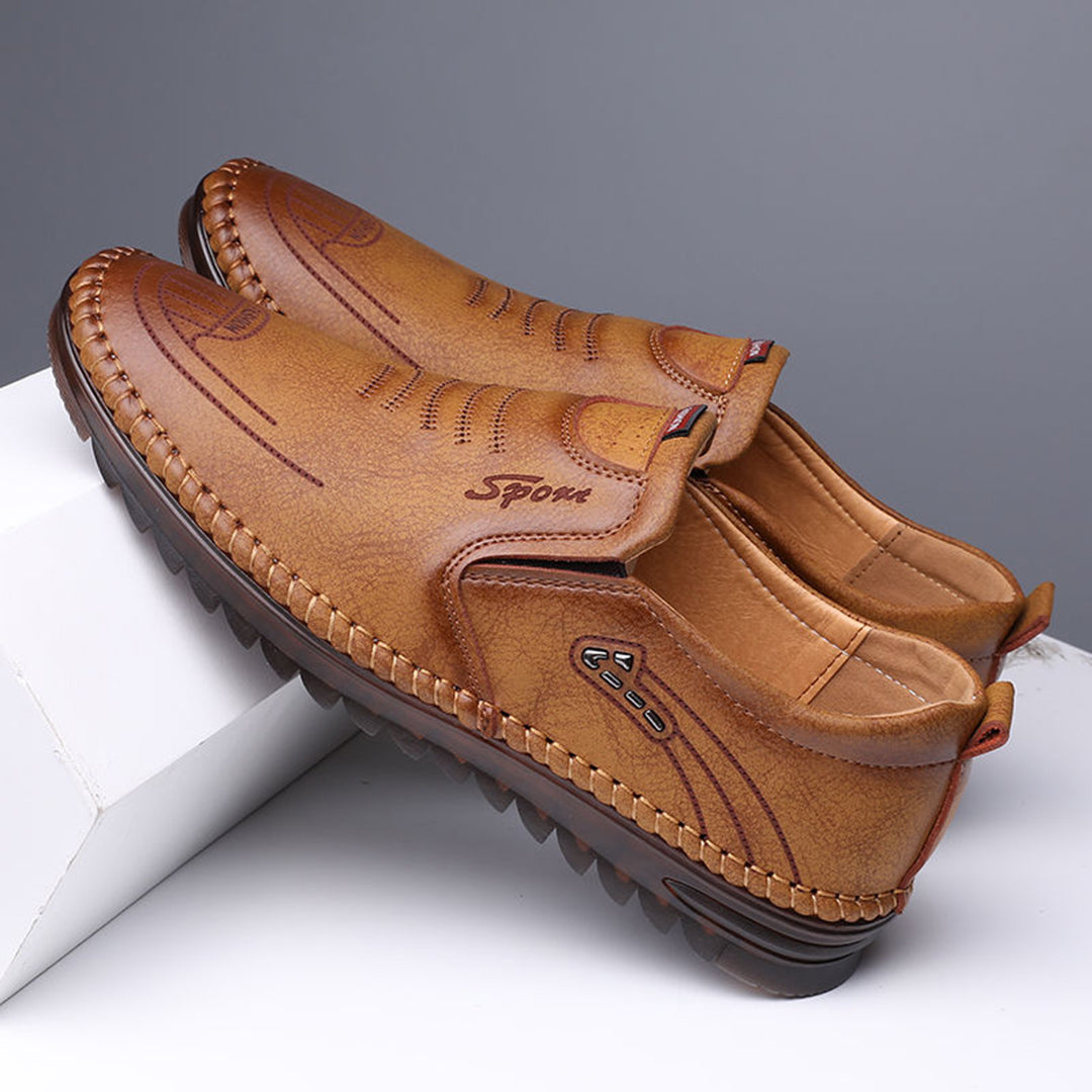 Sebastian | Zachte ademende PU loafers voor heren met handgestikte details