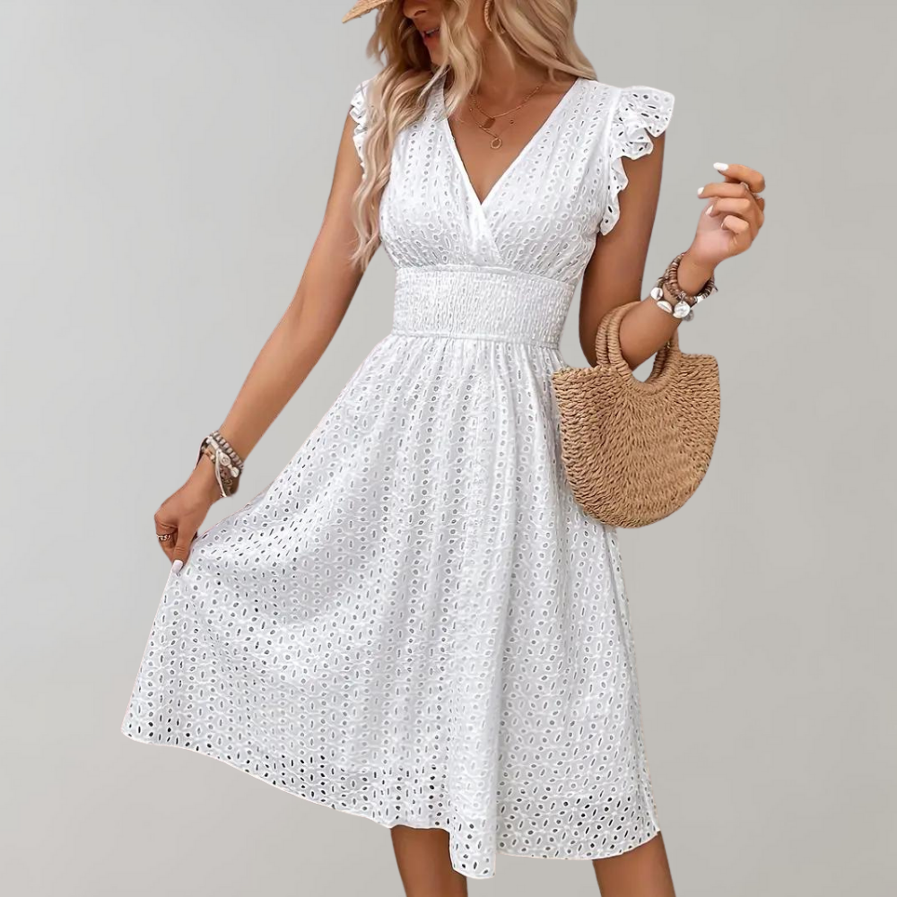 Witte midi zomerjurk met ruches, mouwloos en halflange snit