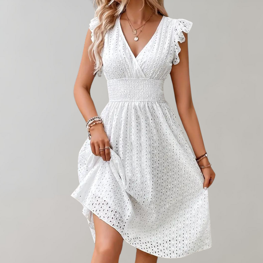 Witte midi zomerjurk met ruches, mouwloos en halflange snit