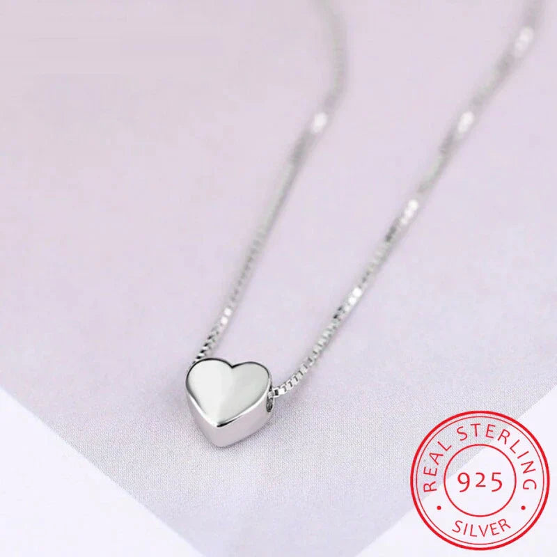 Cleo - Minimalistische Gladde Hartketting met Elegante Stijl