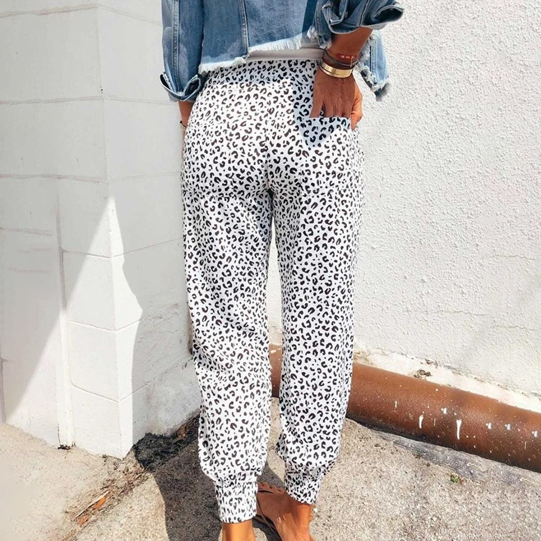 Dames vrijetijdsbroek – Comfort en stijl met een opvallende touch