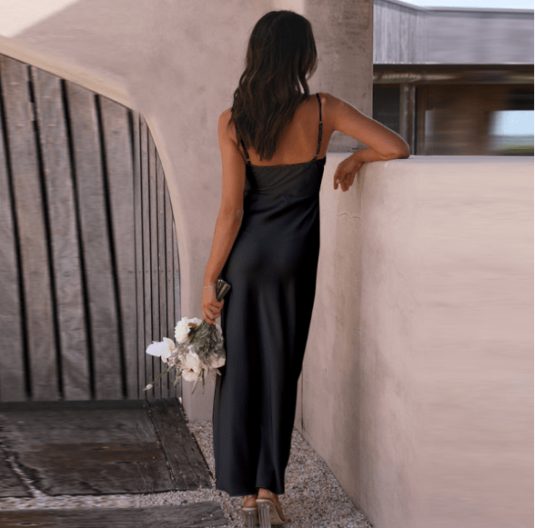 Lieke - Maxi jurk met fijne bandjes en dijbeensplit dames